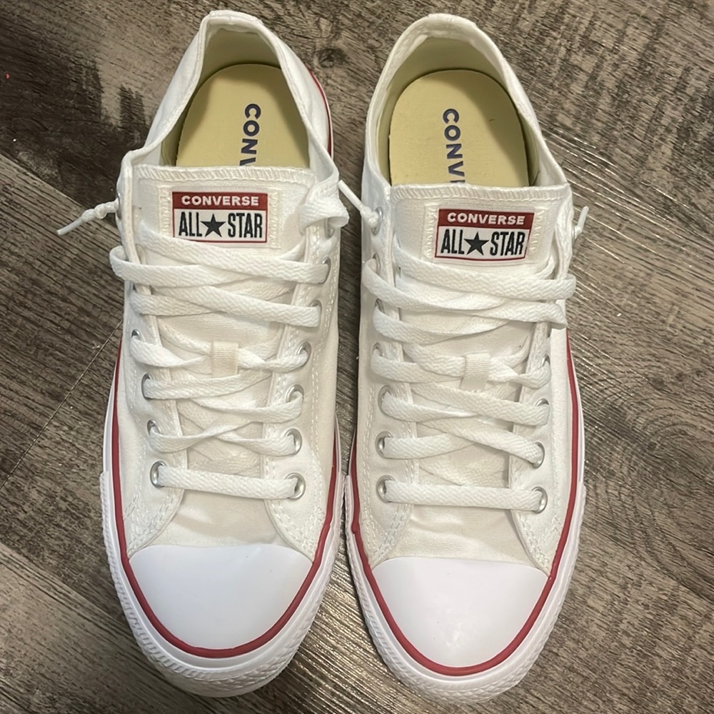 Men’s size 10 Women’s size 12 white low top original converse worn once